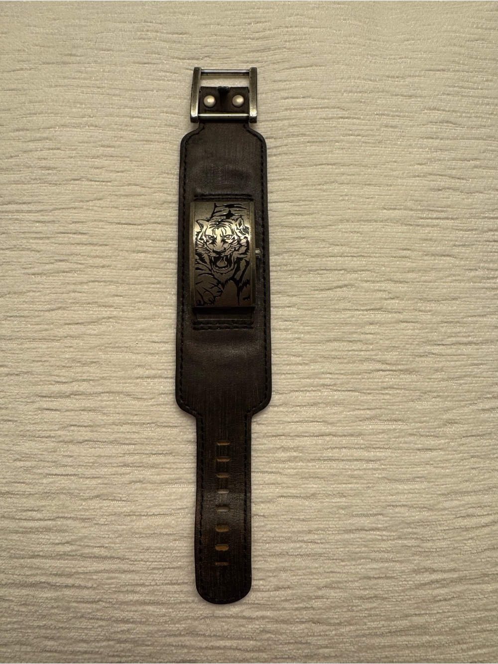 Edgy Tiger Graphic Leather Cuff Watch – Y2K / Rocker Streetwear Vibes - Picture 2 of 6